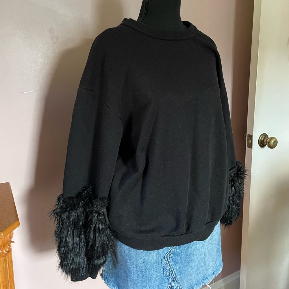Black crewneck sweatshirt